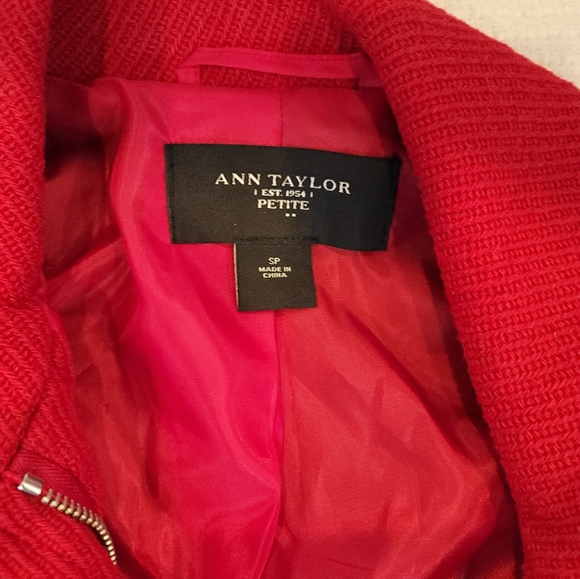 Ann Taylor red wool jacket with toggle and zip closures - Picture 2 of 4